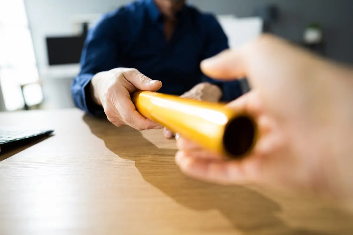 事業承継と事業継承の違いとは？使い分けや成功させるためのポイント、最新動向を解説