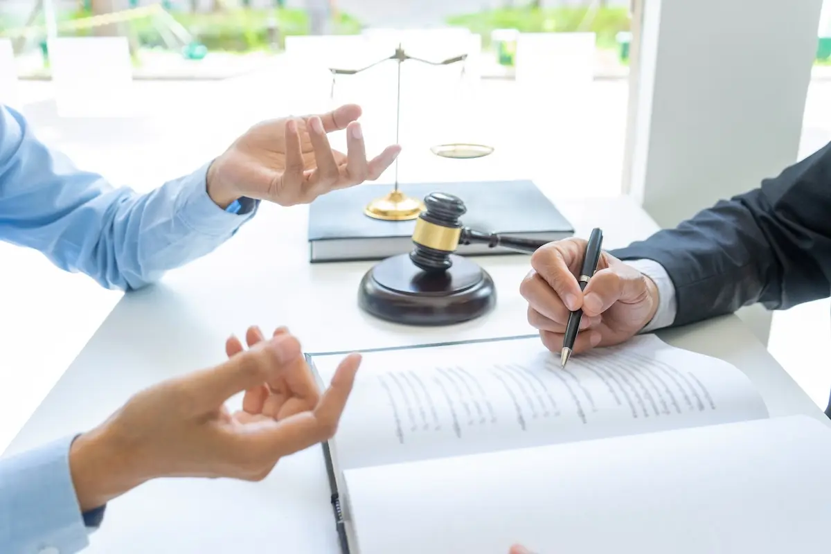 民事再生とは？会社更生・破産との違いや手続きの流れ、必要な費用を解説