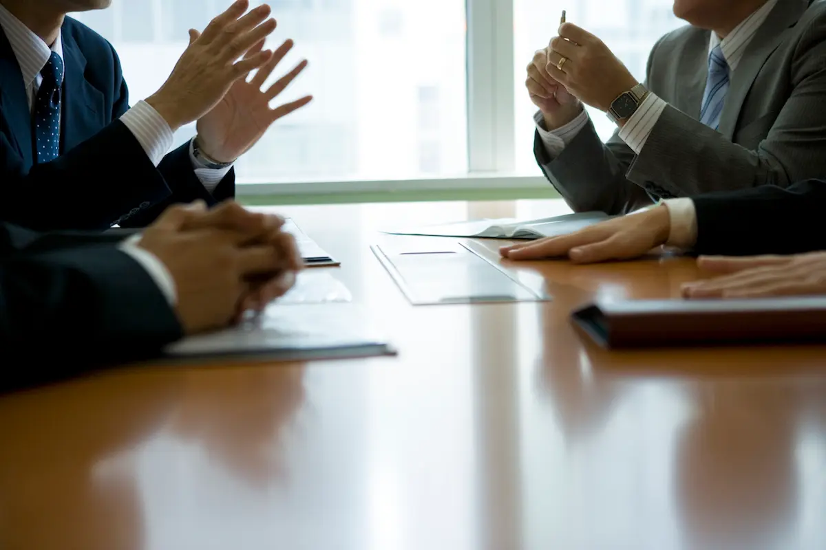 三角合併とは？実施される場面や事例、メリット・デメリットをわかりやすく解説