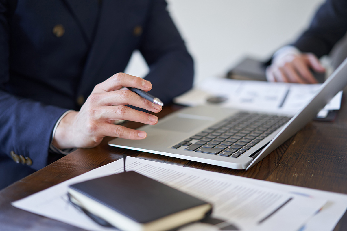 事業承継で苦労するポイントとは？円滑に事業を引き継ぐための方法をわかりやすく解説