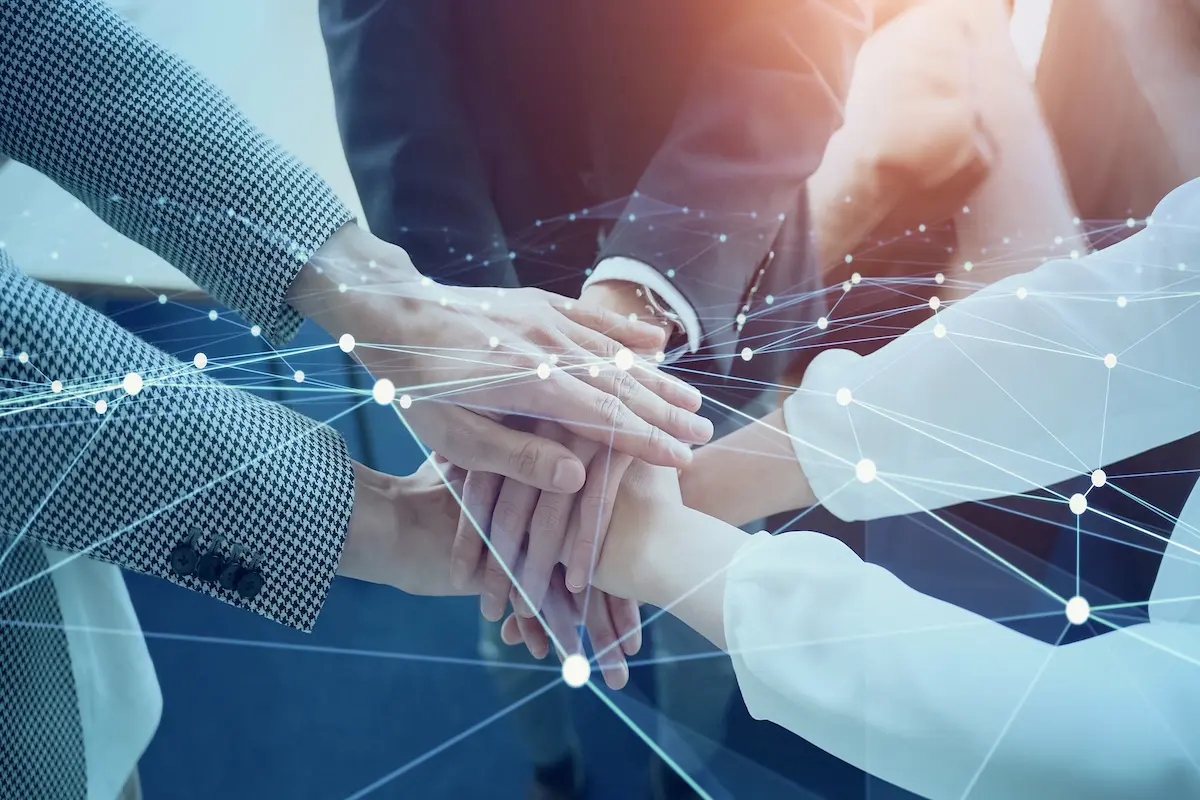アライアンスとは？M&Aとの違いや種類、締結の流れと注意点をわかりやすく解説