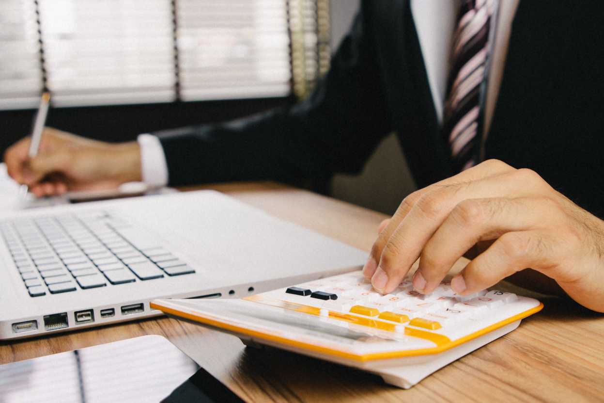 M&AにおけるFAとは？役割やM&A仲介との違い、選ぶ時の注意点を解説！