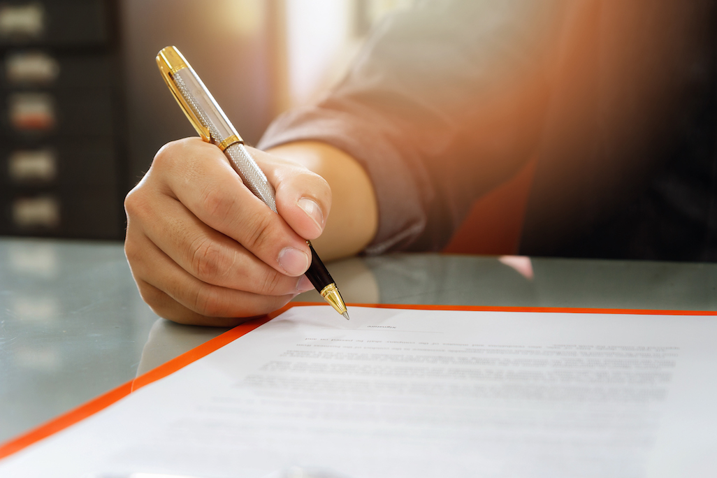 会社分割の登記方法を新設分割・吸収分割に分けてわかりやすく解説。手続きの流れや必要な書類、費用とは