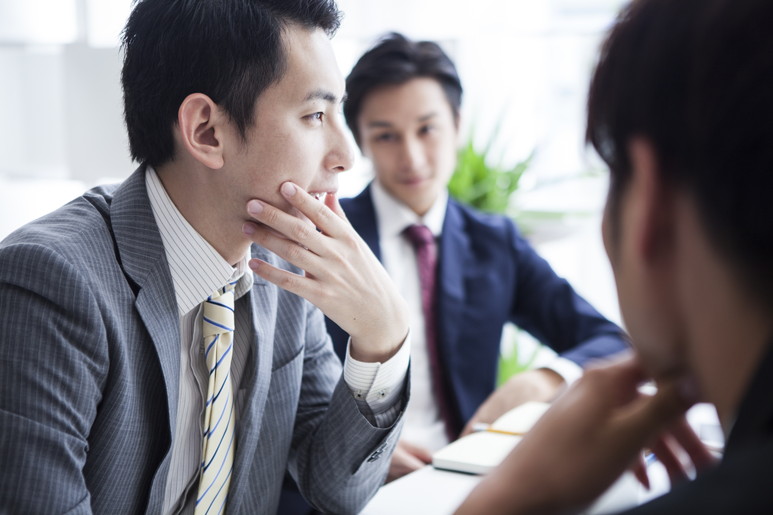 M&Aの売り手企業のメリットや、手続きの流れと課題やリスク軽減方法