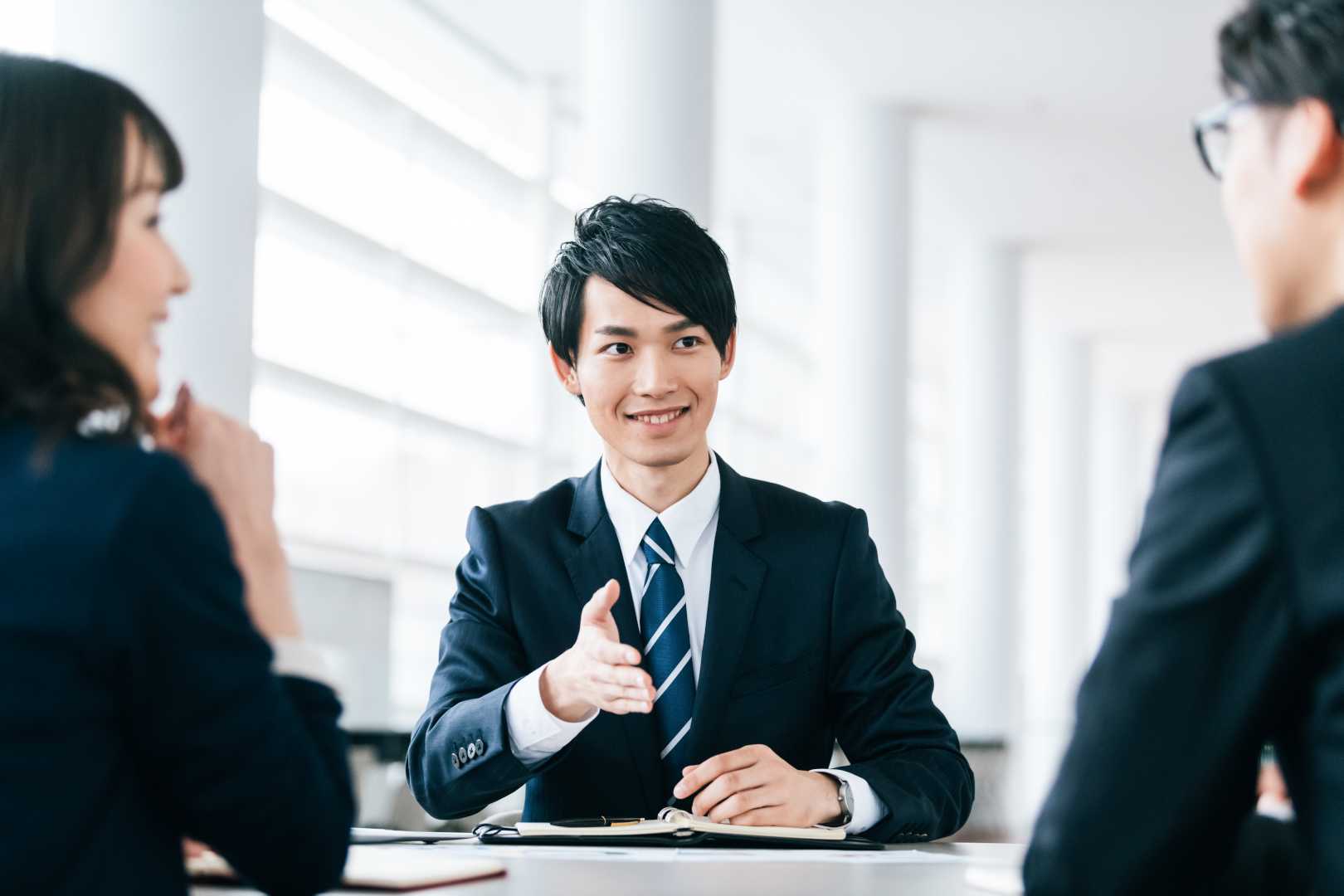 株式交換では公告は省略できる？期間や官報の公告